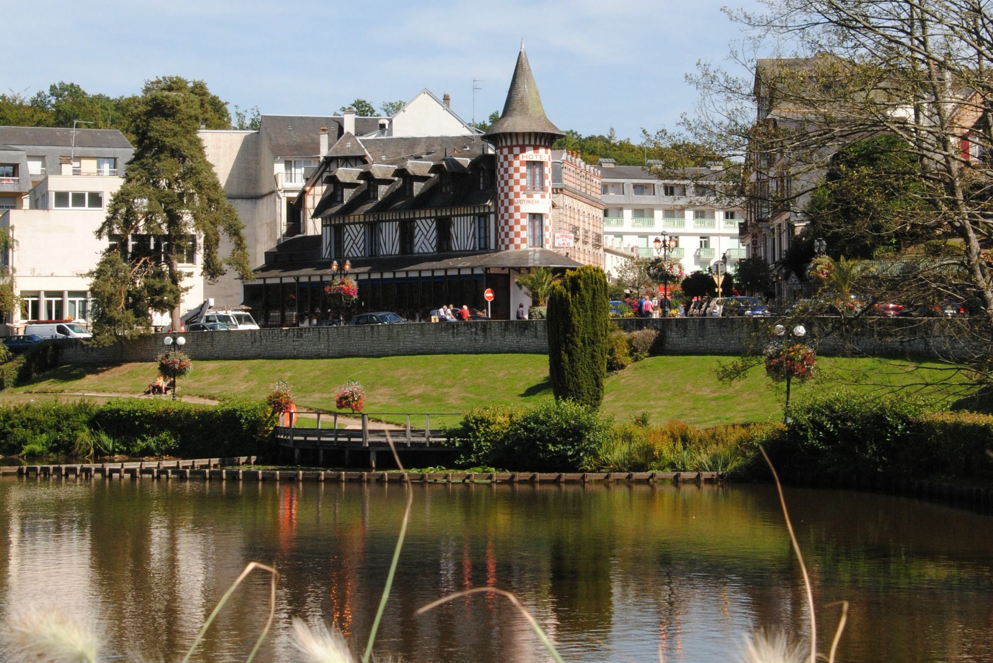 La Potiniere Du Lac Appartements Bagnoles de l'Orne Normandie Exterior photo